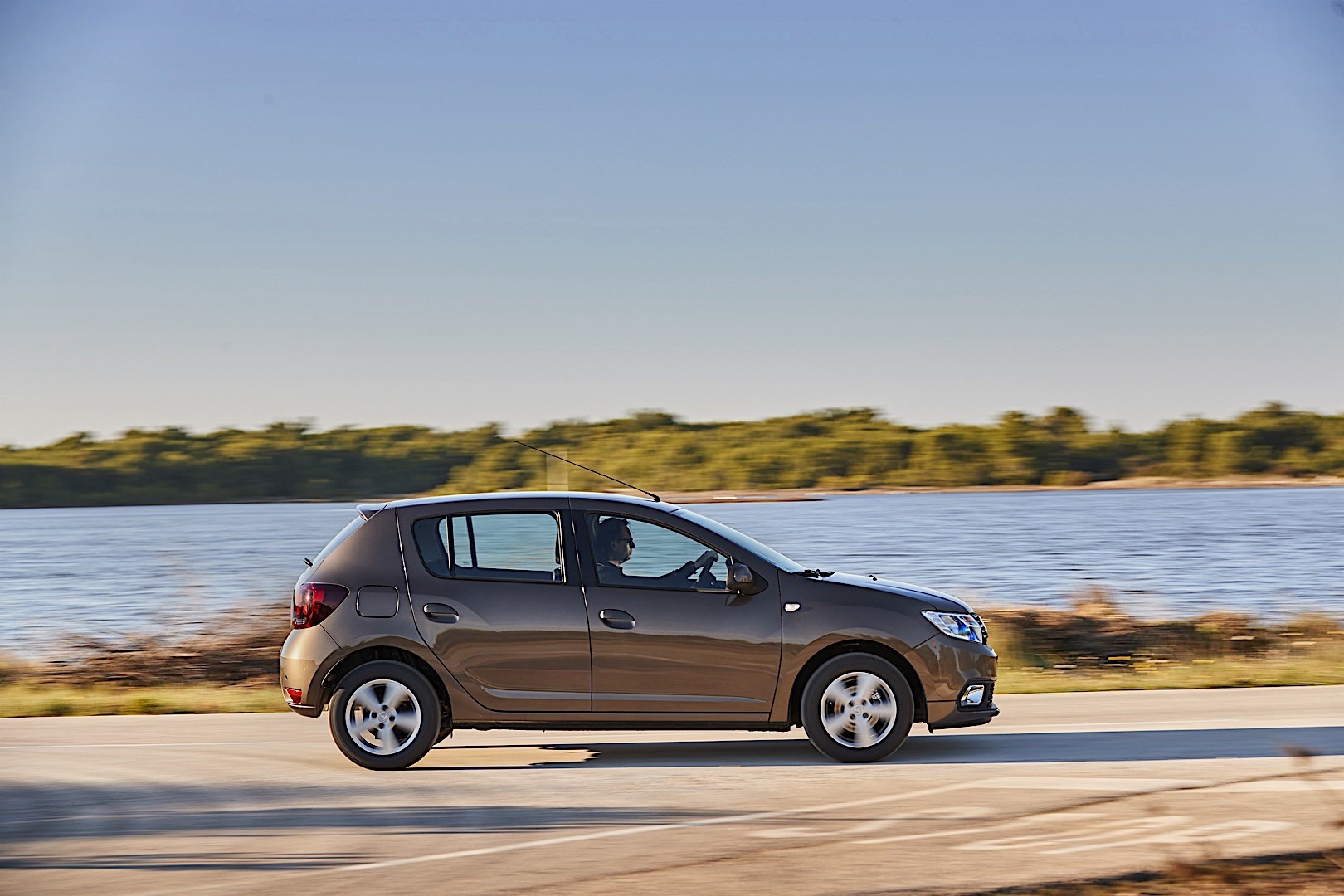 https://wcar.sets.lv/cars/Dacia/Sandero hečbeks/44f0a36fe058885d96979668e63402a5.jpg